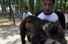 Четырехмесячного медвежонка спасли от торговцев животными