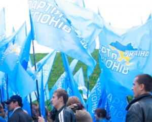 &quot;Двуязычию - да&quot;, &quot;Мы думаем и говорим по-русски&quot; - митинг в Луганске