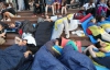 Около 100 митингующих остались ночевать под Украинским домом