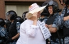 "Нас не цікавлять політики!" - протест біля Українського дому триває