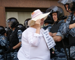 "Нас не интересуют политики!" - протест возле Украинского дома продолжается
