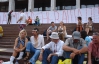 Активісти біля Українського дому оголосили табу на всі політичні прапори