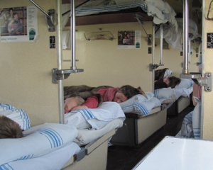 Железнодорожники разрешат украинцам перевозит детей без документов