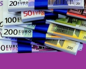 За евро дают меньше 10 гривен, курс доллара почти не изменился - межбанк