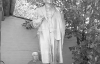 Двухметровый Ленин стоит во дворе Николая Нестеренко