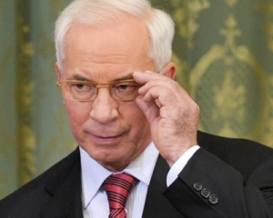 Азаров розповів про повні ринки овочів і фруктів за стабільними цінами