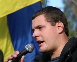 "Ворог України сидить у Кремлі та віддає накази холуям" - У Києві пікетували посольство РФ