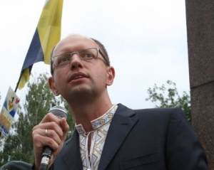 Яценюк идет на парламентские выборы как беспартийный