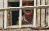 Тимошенко угрожает выбить окно, если ей не дадут телефон - тюремщики