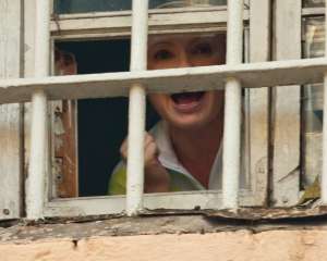 Тимошенко погрожує вибити вікно, якщо їй не дадуть телефон - тюремники