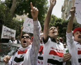 Разъяренные демонстранты попытались захватить посольство Сирии в Египте