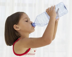 Детям в жару нужно давать вдвое больше воды