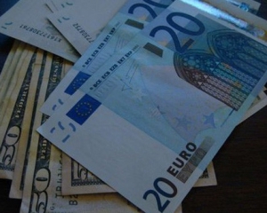 Євро набрав 4 копійки, курс долара майже не змінився - міжбанк