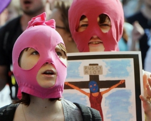 Учасницям Pussy Riot продовжили арешт на півроку