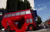 В центре Лондона отжимается 6-тонный даблдекер