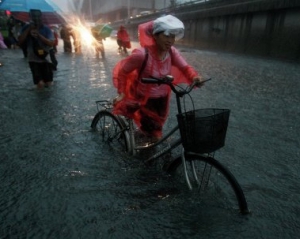 Число жертв дощів у Китаї перевищило сотню
