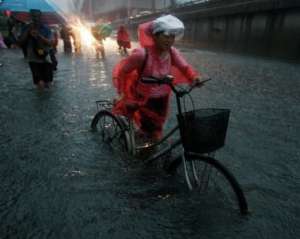 Число жертв дождей в Китае превысило сотню
