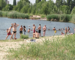 Вода в столичних водоймах не цвіте, але рясніє кишковими паличками - експерти