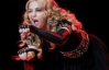 Обурені парижани закидали Мадонну сміттям