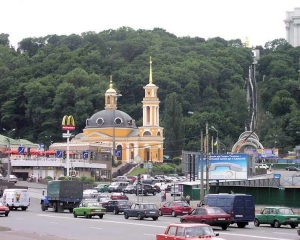 На Поштовій площі обмежили рух транспорту до травня