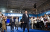 Янукович на съезде партии ходил по залу в сопровождении 8-ми охранников