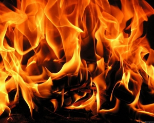 В пожаре на николаевском складе двое рабочих обожгли 95% тела