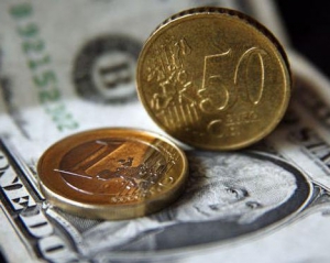 Євро трохи подешевшав, курс долара зріс на 1 копійку