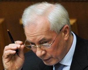 Азаров наобіцяв студентам чергове "покращення"