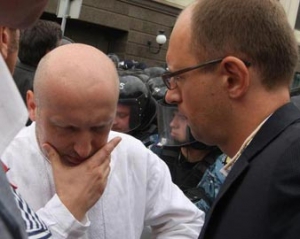 На річницю ув&#039;язнення до Тимошенко приїде уся опозиційна верхівка