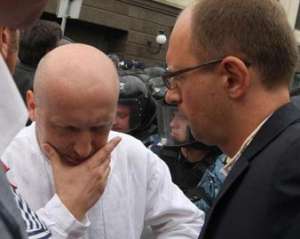 На річницю ув&#039;язнення до Тимошенко приїде уся опозиційна верхівка