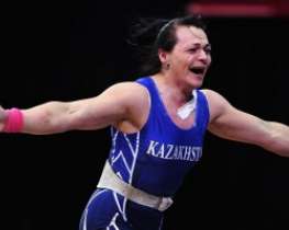 Казахская спортсменка с рекордом завоевала золото в тяжелой атлетике