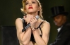 Мадонна уезжала из Киева в шерстяном свитере и домашних тапочках
