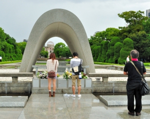 В Японии чтят память жертв атомного взрыва в Хиросиме