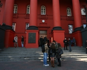 Українським вишам заборонили запрошувати на навчання найкращих випускників