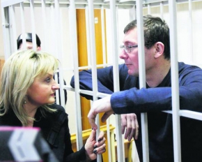 "Оточенню Януковича треба буде вибрати — здати владу з Майданом чи без"