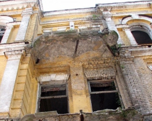 Садиба Сікорського перетворюється на руїни