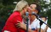 Ляшко целовался с Розинской под пение победителя "Голоса страны"