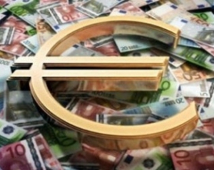 Долар втратив третину копійки, курс євро знизився майже на 4 копійки