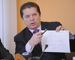 У Партії регіонів розповіли, чи порушуватиме Азаров закон під час виборчої кампанії