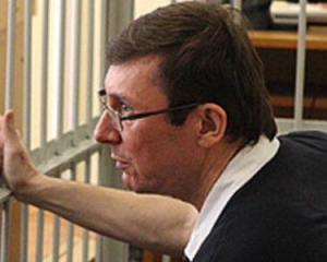 Прокурор просить засудити Луценка до 2 років 6 місяців обмеження волі