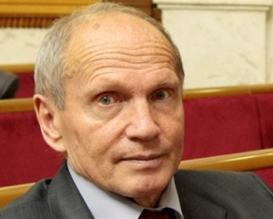 "Янукович цинічно запросив інтелігенцію, налив кон'ячку і підписав закон" - нардеп