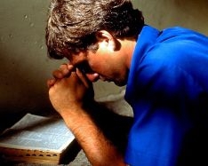 Канадский атеист требует пять тысяч долларов за страдания во время чтения молитвы