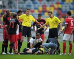 Бразильский защитник нокаутировал арбитра в дебютном матче Воронина