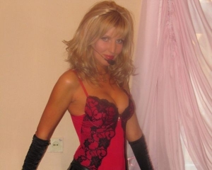 Луганский облсовет говорит, что не назначал полуголую девушку и.о. директора музея "Молодая гвардия"