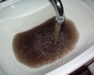 Якість води в Дніпрі різко погіршилася: посуд радять мити лише кип&#039;яченою