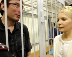 Судьи пошли решать, пускать ли Тимошенко и Луценко на выборы