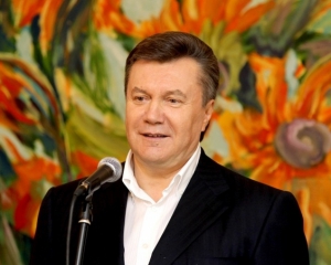 Янукович стал почетным артековцем и дал Крутому &quot;народного артиста&quot;
