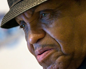 Отец Майкла Джексона отказался от иска к врачу покойного певца