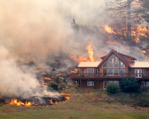 Сотні людей евакуйовані внаслідок численних пожеж у США