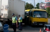 В Киеве грузовик врезался в маршрутку с пассажирами: 2 человека госпитализированы
